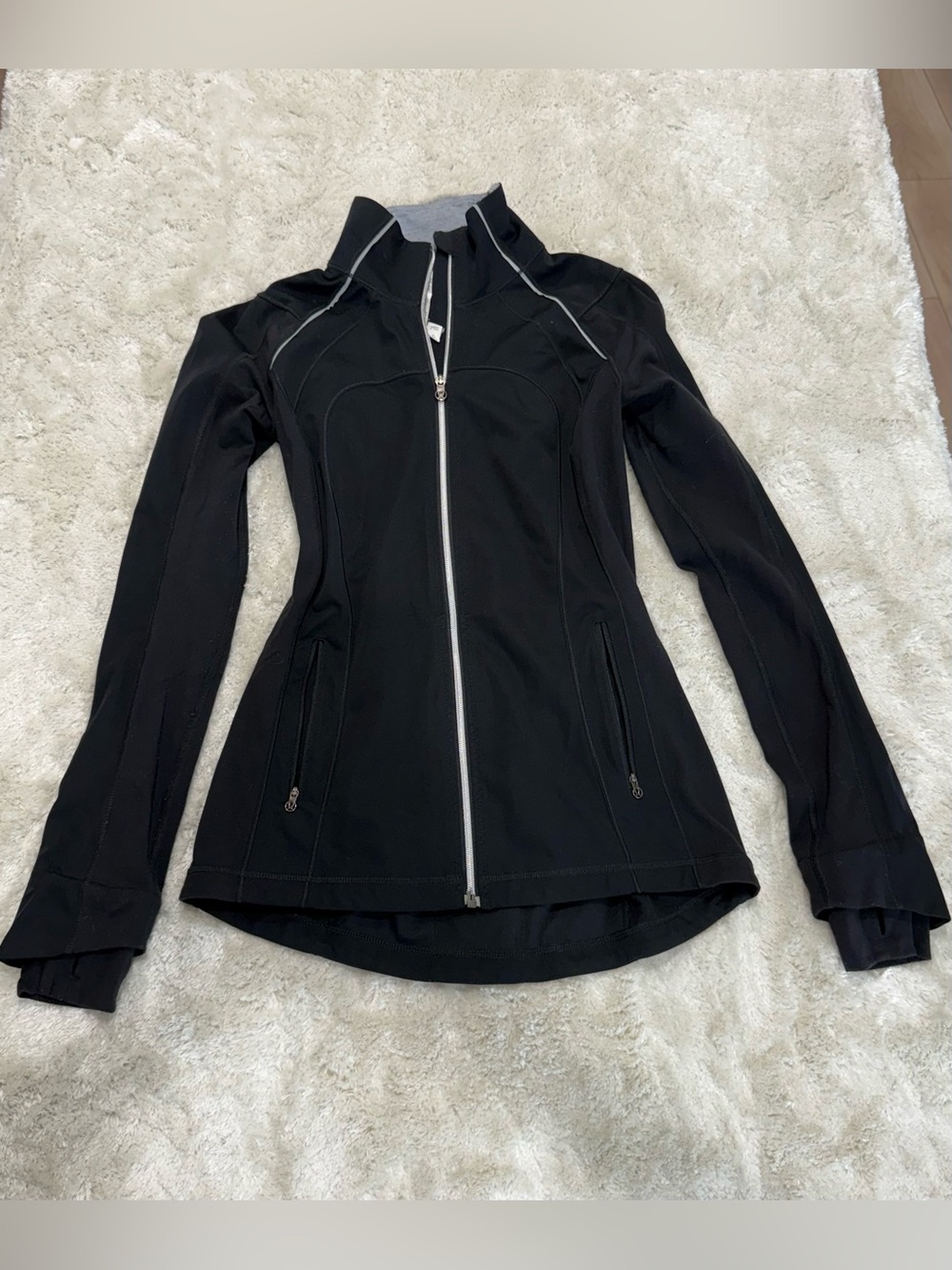 Lululemon Run Black Stay on Course Jacket with sleeve thumb holes  6 - Picture 2 of 6